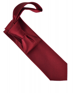 La puissance du Bordeaux associée à la finesse de la soie pour cette cravate